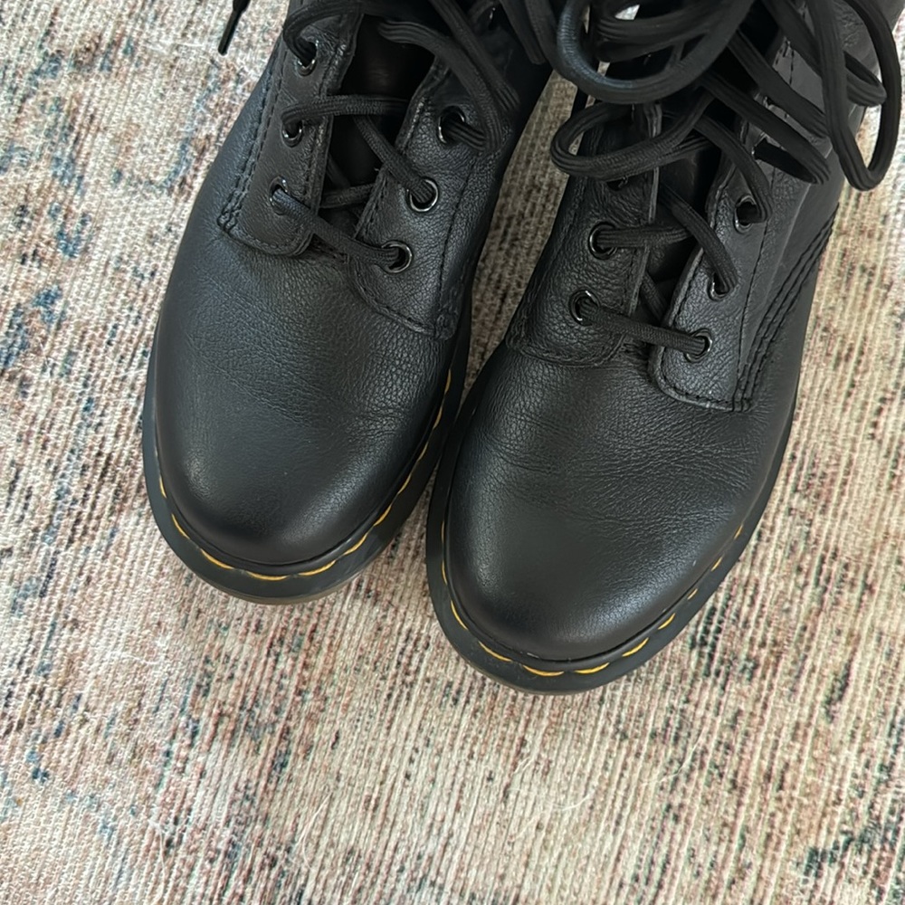 Doc Martens - Picture 3 of 8
